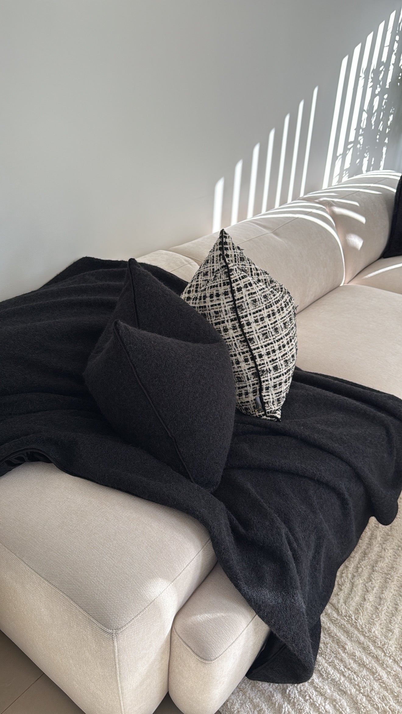 Obsidian cushion