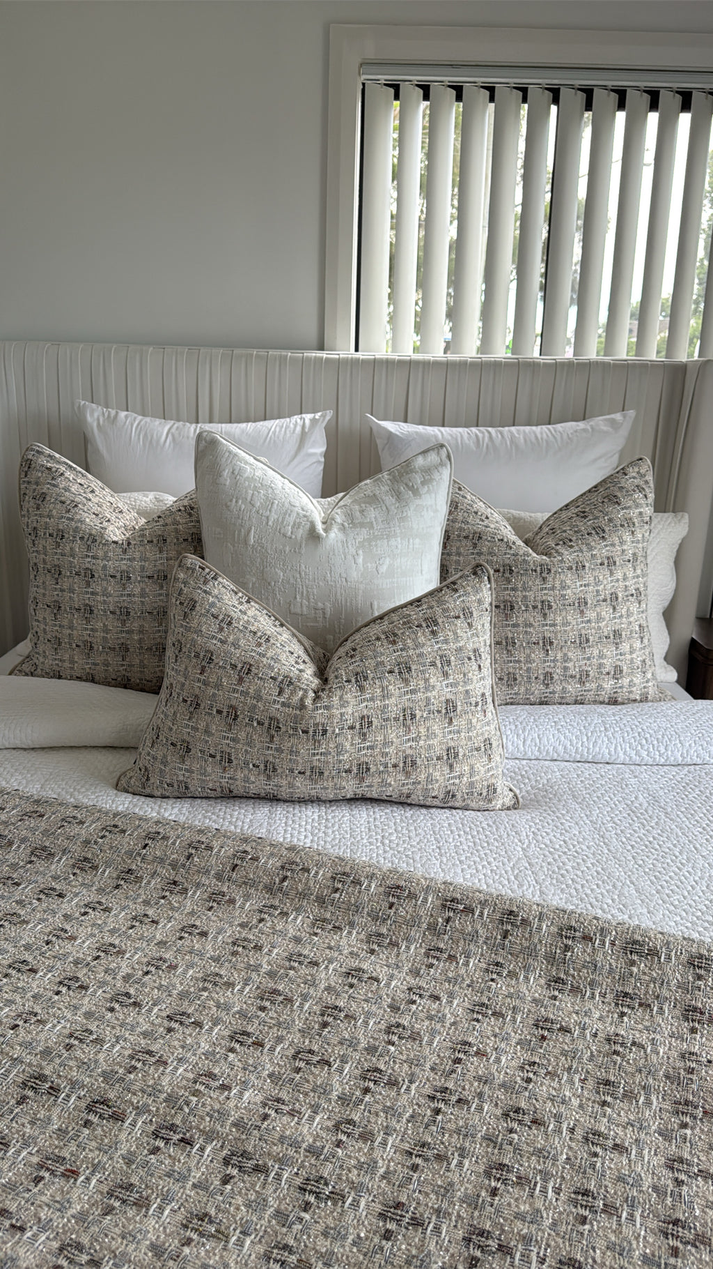 Ivory Luxe Tweed | Throw Blanket